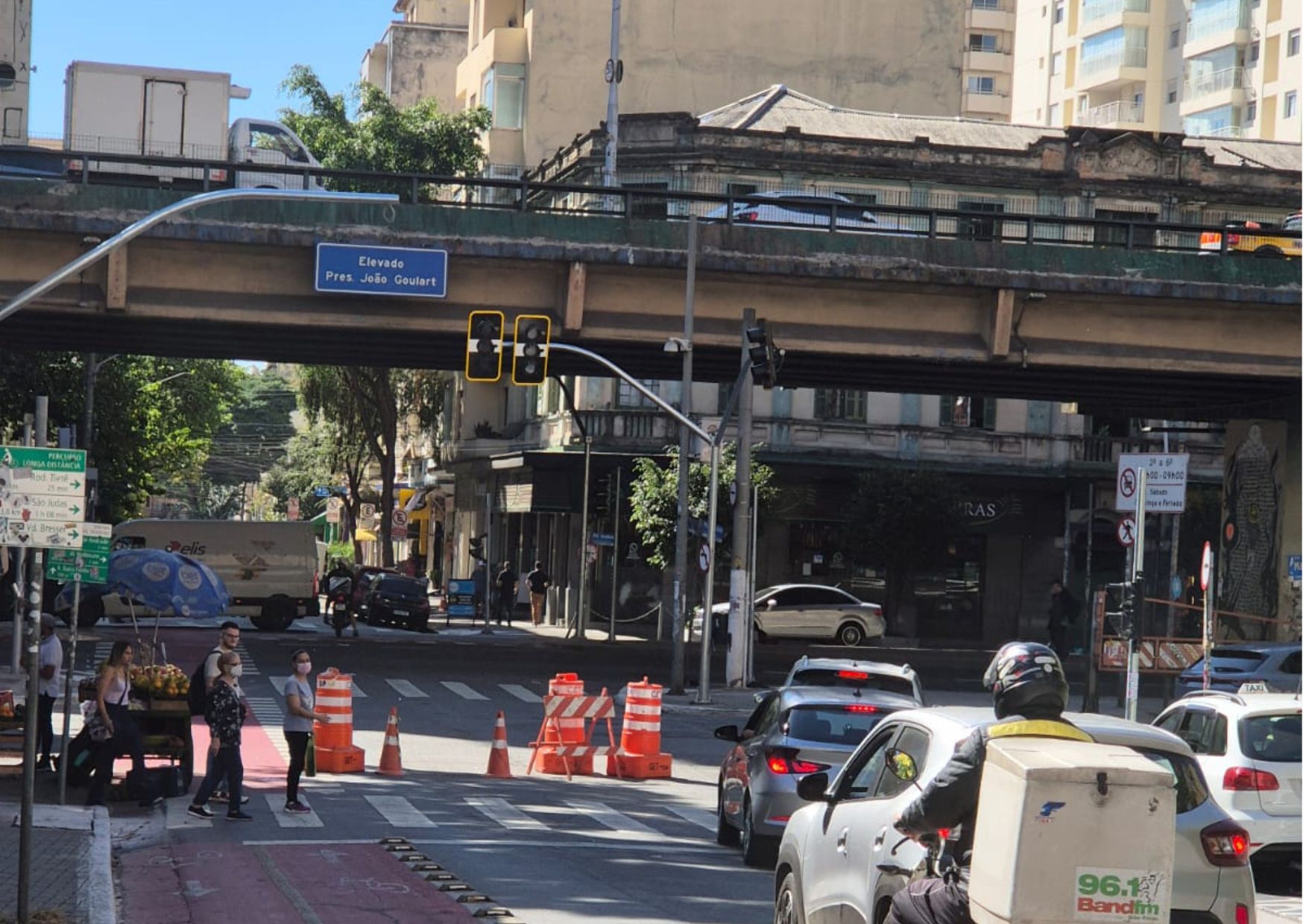 Manutenção de semáforos na praça Marechal Deodoro causa transtornos